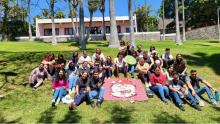 Grupo de estudiantes organizadores del desfile